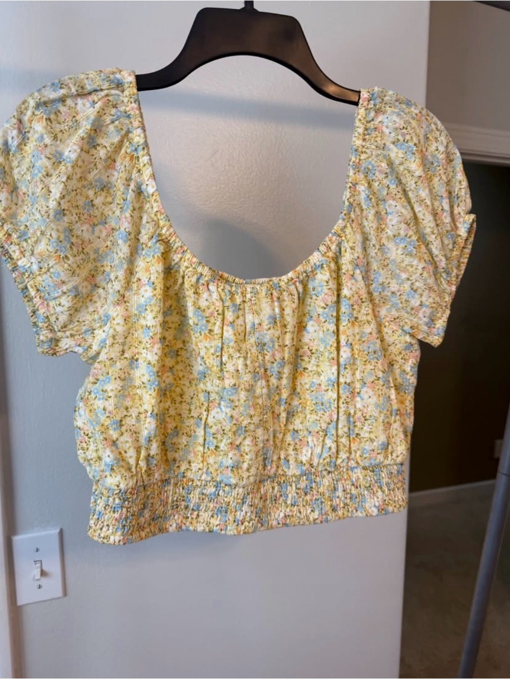 Yellow Floral American Eagle Cropped Shirt